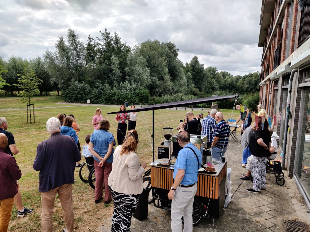Impressie foto van Bruisen Balije Veldhuizen opening pand voor de bewoners voor verschillende activiteiten.